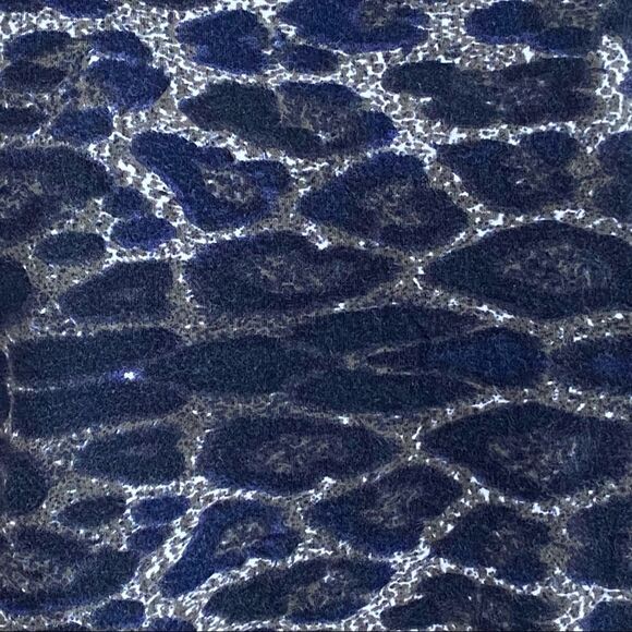 Parsley and Sage woman’s large animal print top - Picture 6 of 8